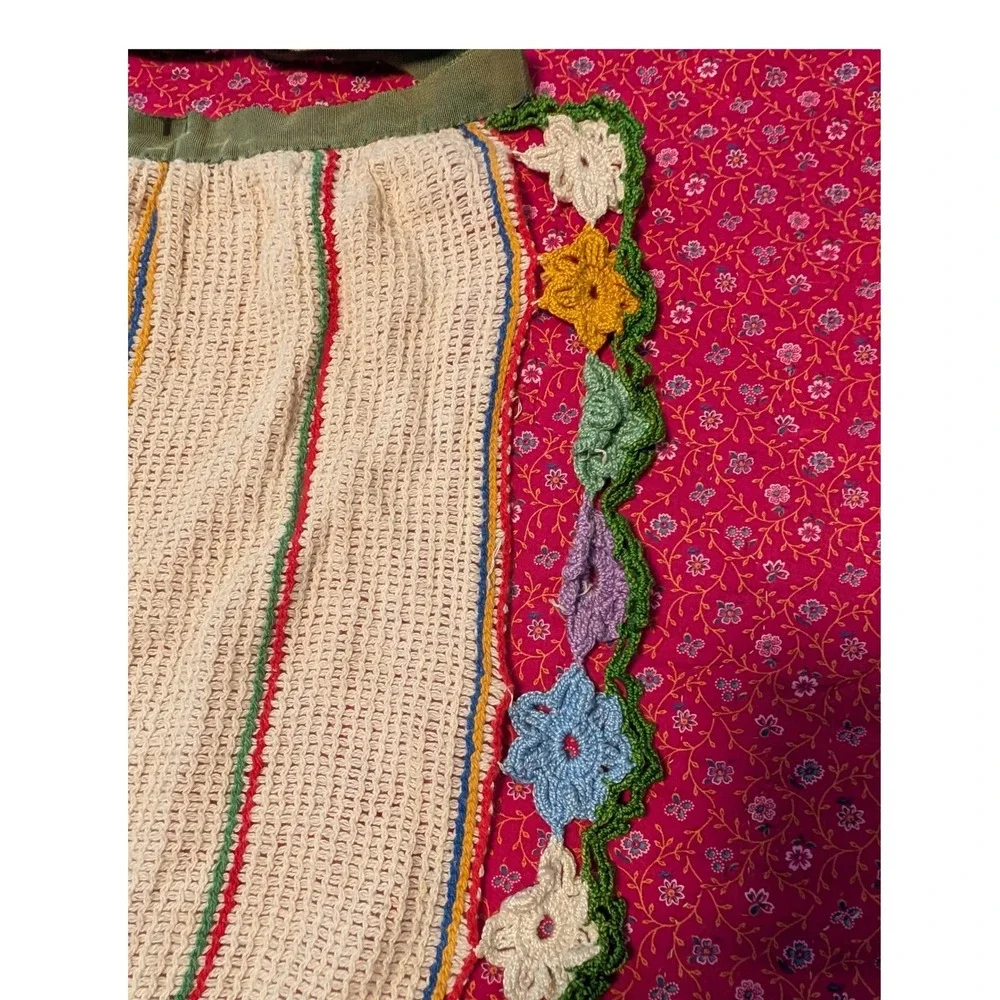 VTG 50s 60s Crochet Flower Half Apron Rainbow Stripe Pocket Cottagecore Kitsch
